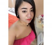 YOUNG ASIAN MASSEUSE PROPOSES MASSAGE