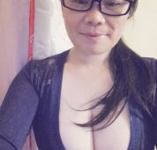 lili beautiful Chinese masseuse close metro