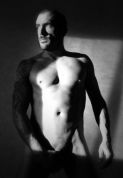 Aaron, beautiful escort boy for couples and women, Toulouse and its region.